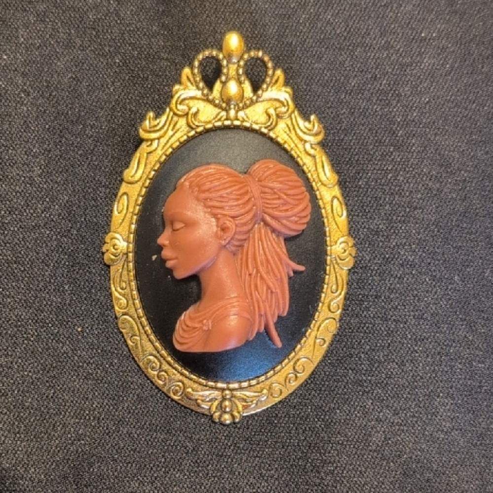 Elegant Gold and Black Cameo Brooch